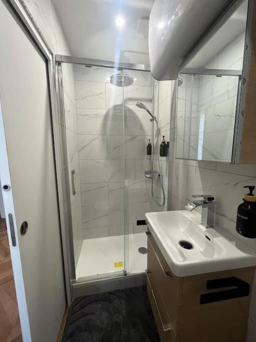 Charmant Studio aux portes de Paris Apartment in Île-de-France