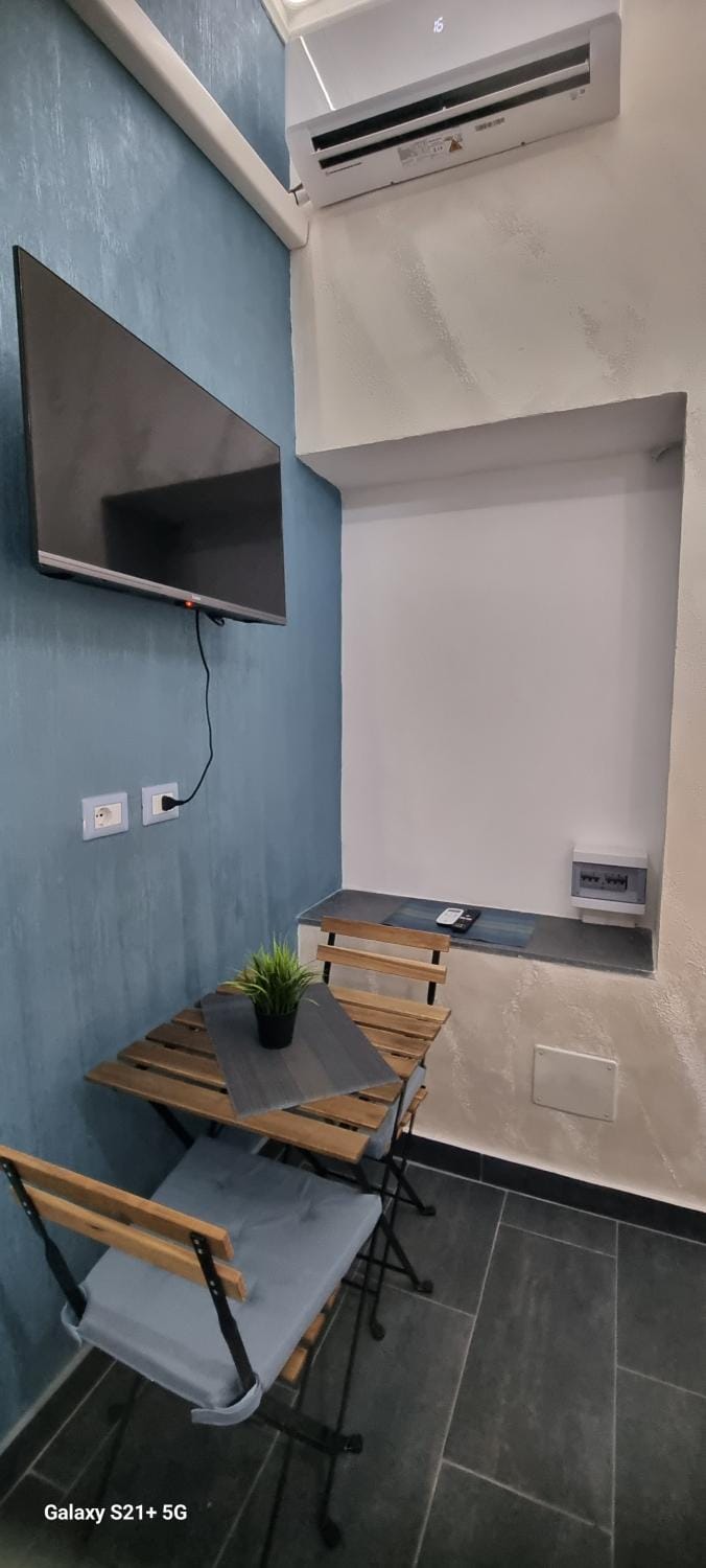 TV and multimedia, Living room, air conditioner