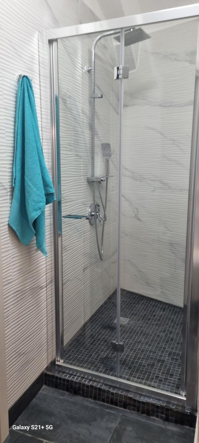 Shower, Bathroom, towels