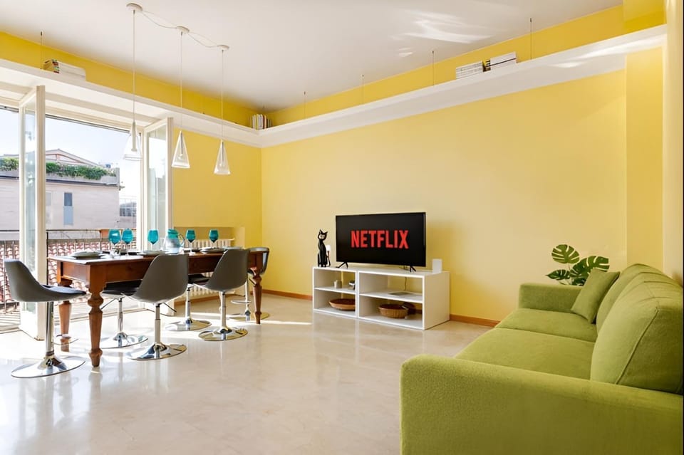 TV and multimedia, Dining area