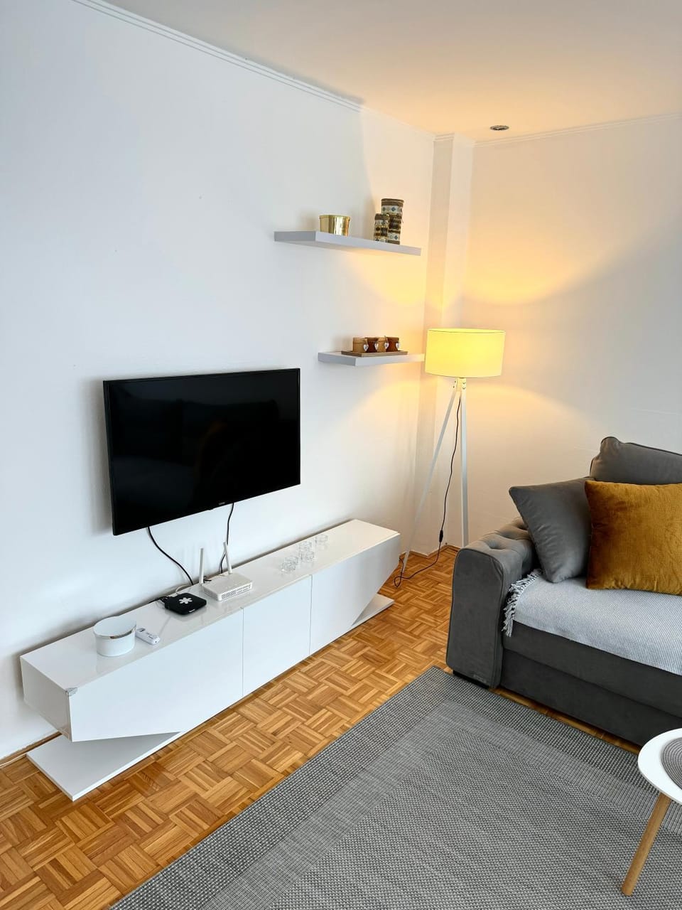 TV and multimedia, Living room, Seating area