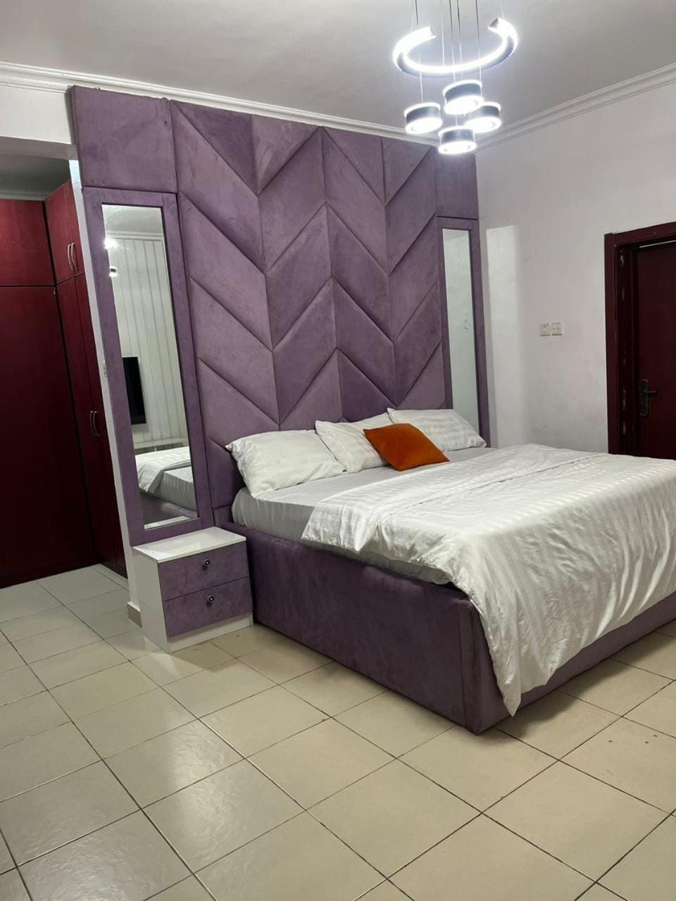 Tastefully furnished 2 and 3 bedroom At Cromwell Estate, chevron lekki with PS5, bathtub, Netflix 24hrs electricity Apartment in Lagos, Nigeria