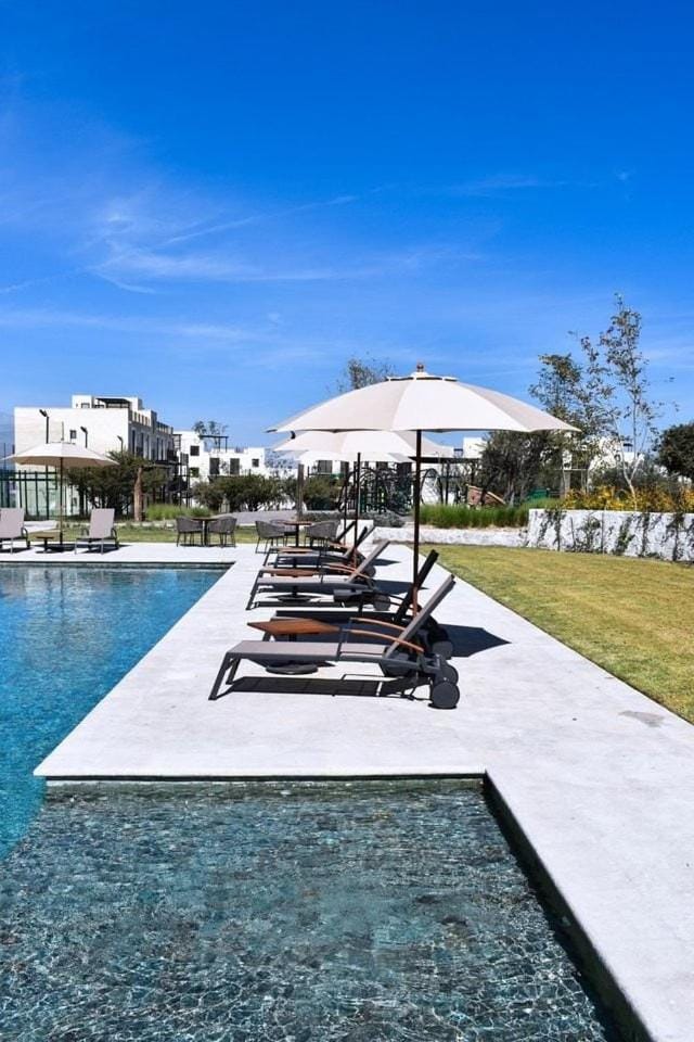 Swimming pool