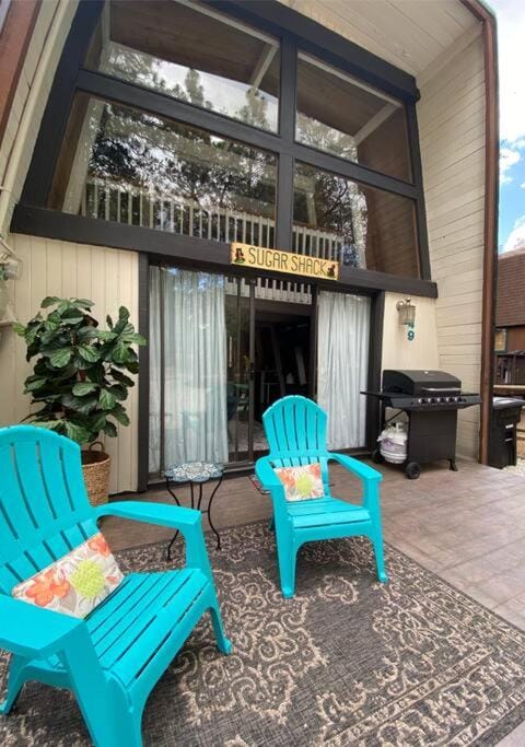 Property building, Patio, sunbed