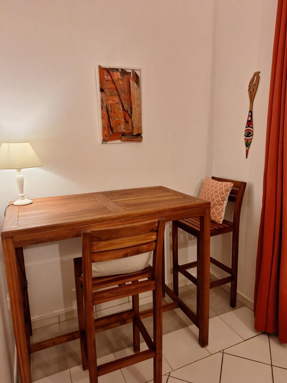 Seating area, Dining area