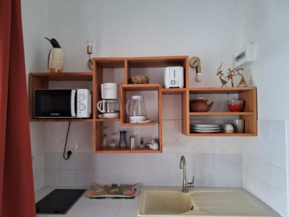 Coffee/tea facilities, toaster