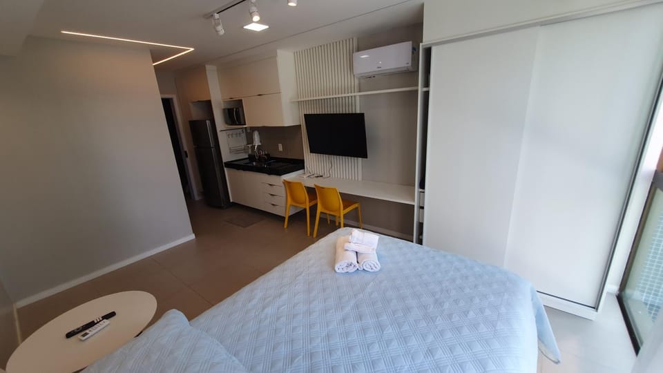 Communal lounge/ TV room, Bed, Kitchen or kitchenette, Photo of the whole room, Bedroom, minibar, wardrobe