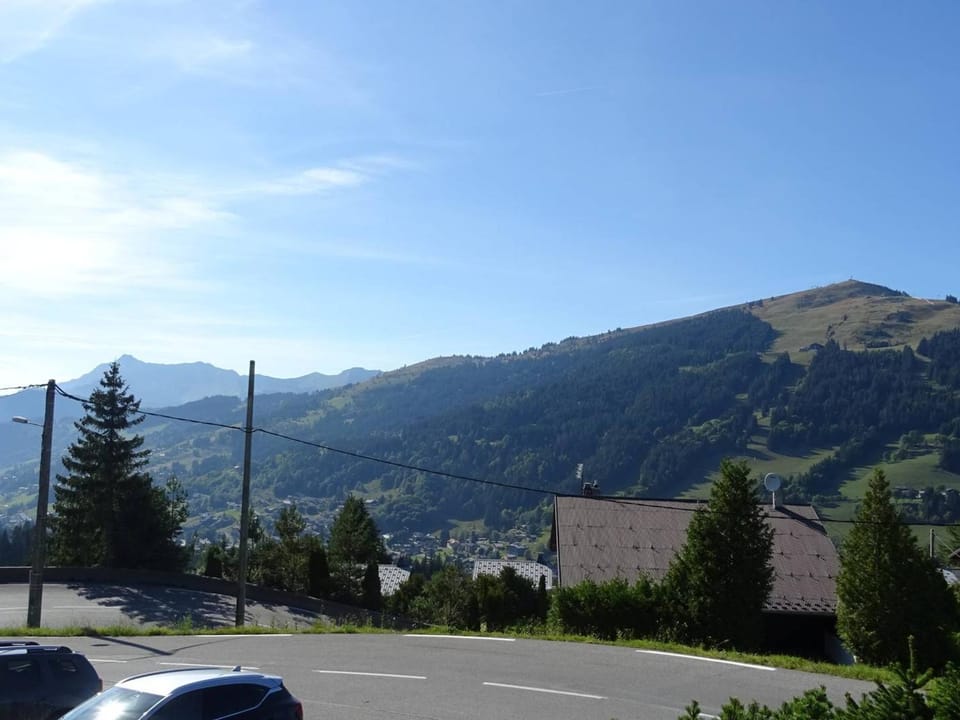 Les Gets : Triplex 5 pièces pour 8 pers, proche télésiège, navette, balcon, ski/vélo - FR-1-802-1 Apartment in Les Gets
