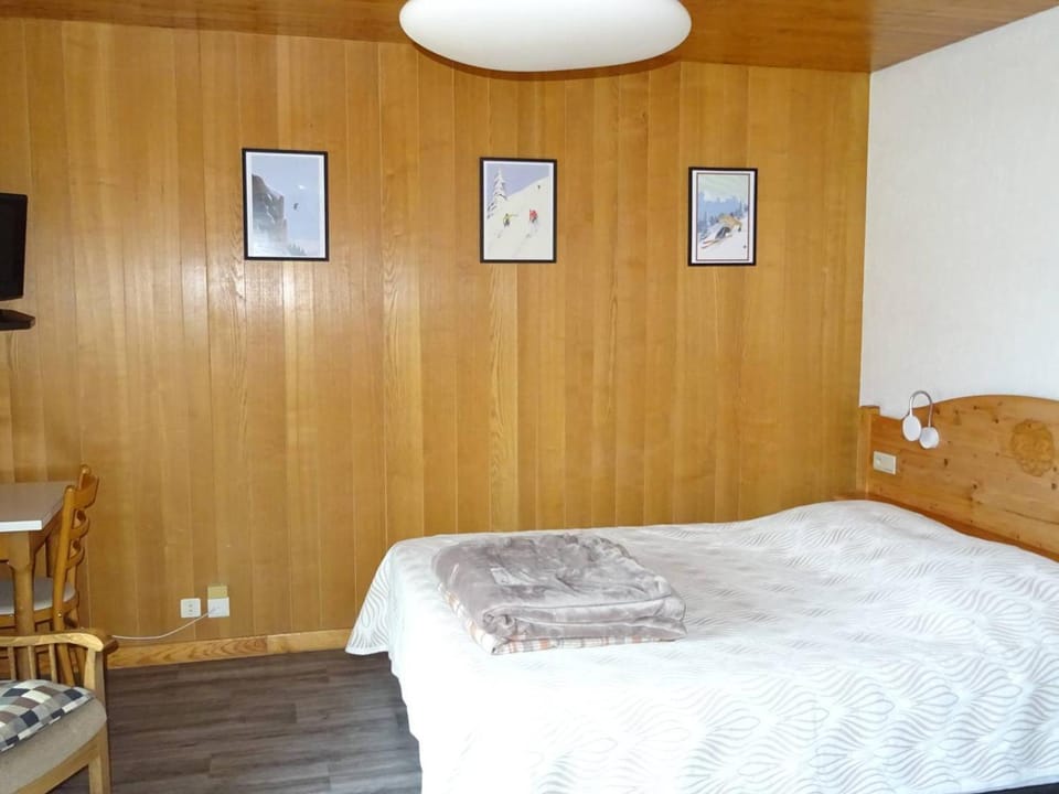 Studio central Les Gets - 2 pers - WiFi - Draps/Serv inclus - Proche commerces & remontées - FR-1-802-42 Apartment in Les Gets