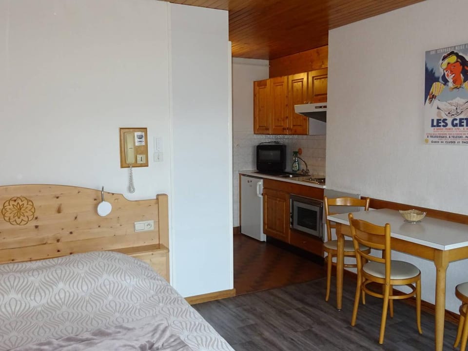 Studio central Les Gets - 2 pers - WiFi - Draps/Serv inclus - Proche commerces & remontées - FR-1-802-42 Apartment in Les Gets