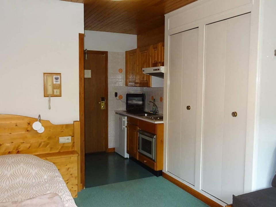 Studio Centre Les Gets 2 Pers, Linge Inclus, WiFi, Proche Télécabines et Commerces - FR-1-802-49 Cabin in Les Gets