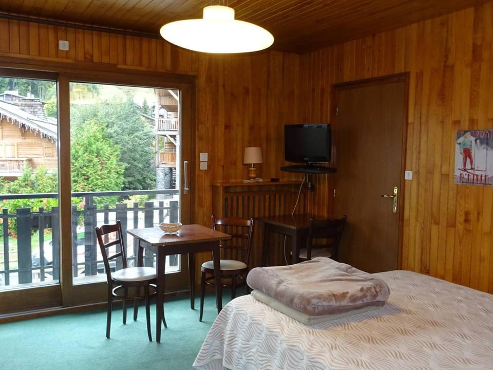 Studio Centre Les Gets 2 Pers, Linge Inclus, WiFi, Proche Télécabines et Commerces - FR-1-802-49 Cabin in Les Gets