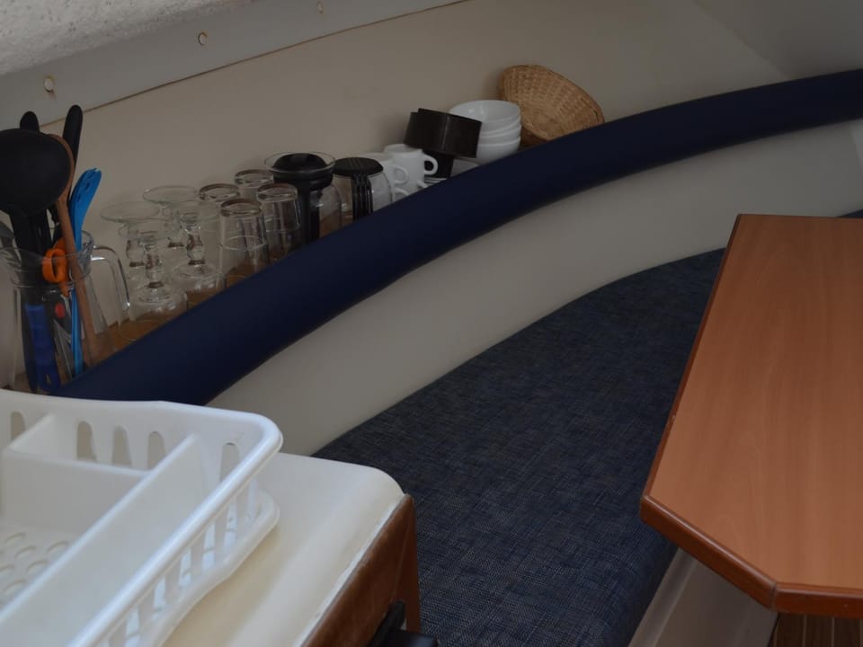 Séjour Insolite sur Bateau à Digoin - API-1-46-9 Docked boat in Bourgogne-Franche-Comté