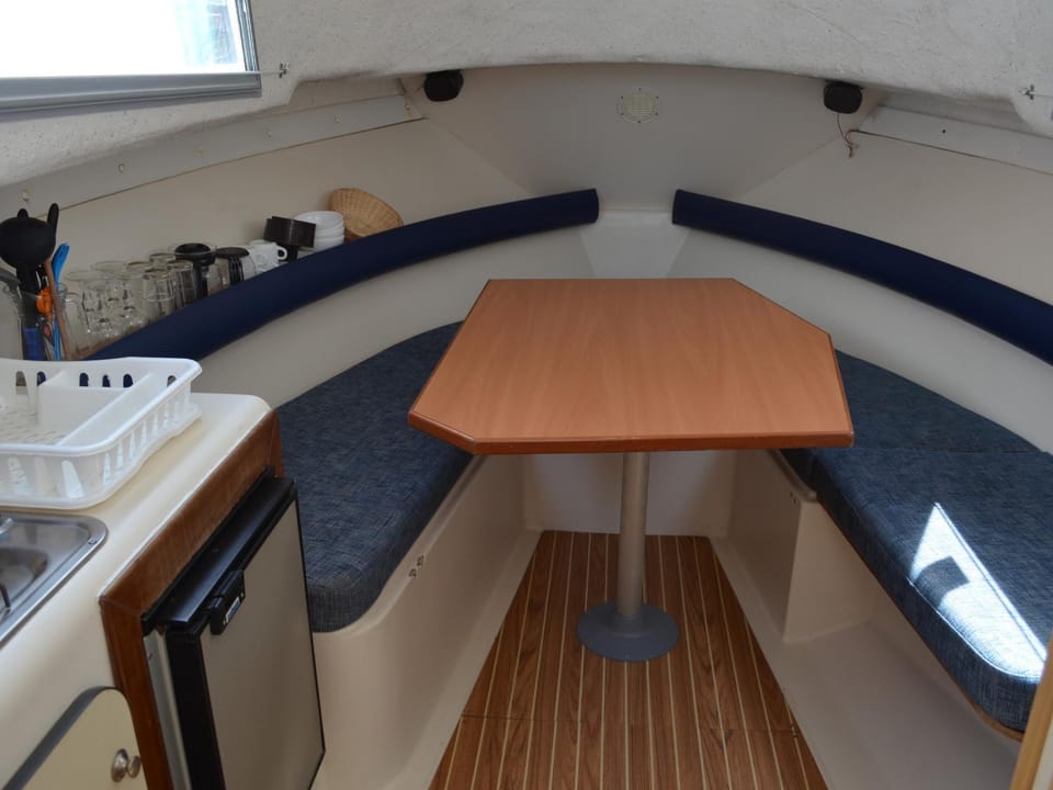 Séjour Insolite sur Bateau à Digoin - API-1-46-9 Docked boat in Bourgogne-Franche-Comté