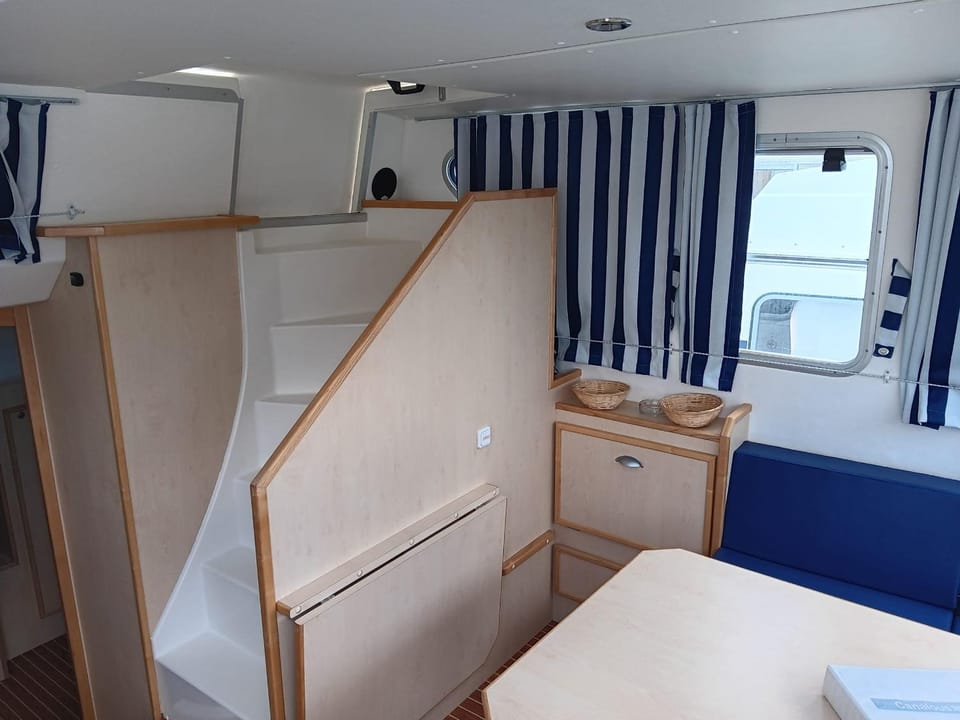 Séjour Insolite sur Bateau Confortable: 8 Couchages, 2 Cabines, Espace Extérieur Aménagé - API-1-46-10 Cabin in Bourgogne-Franche-Comté
