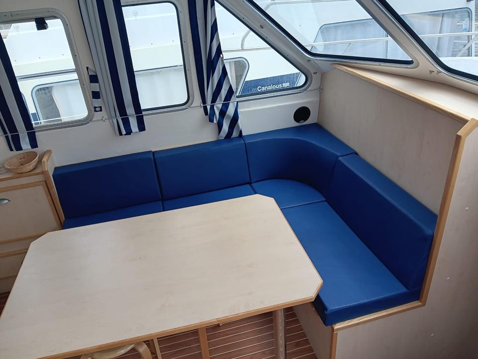 Séjour Insolite sur Bateau Confortable: 8 Couchages, 2 Cabines, Espace Extérieur Aménagé - API-1-46-10 Cabin in Bourgogne-Franche-Comté