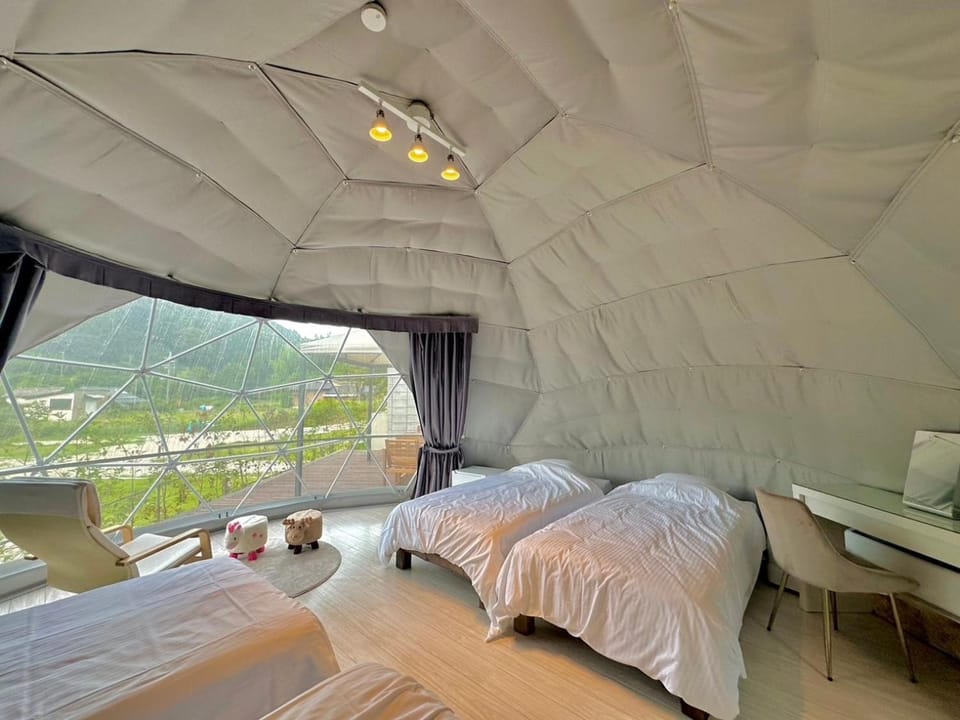 View (from property/room), Photo of the whole room