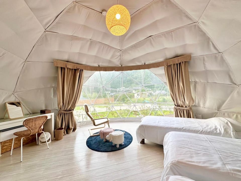 View (from property/room), Photo of the whole room