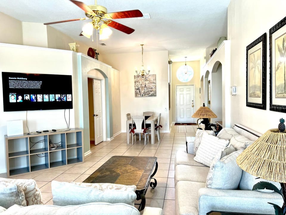 Windsor Palm Resort 3 miles to Disney 4 Bedrooms Villa in Four Corners