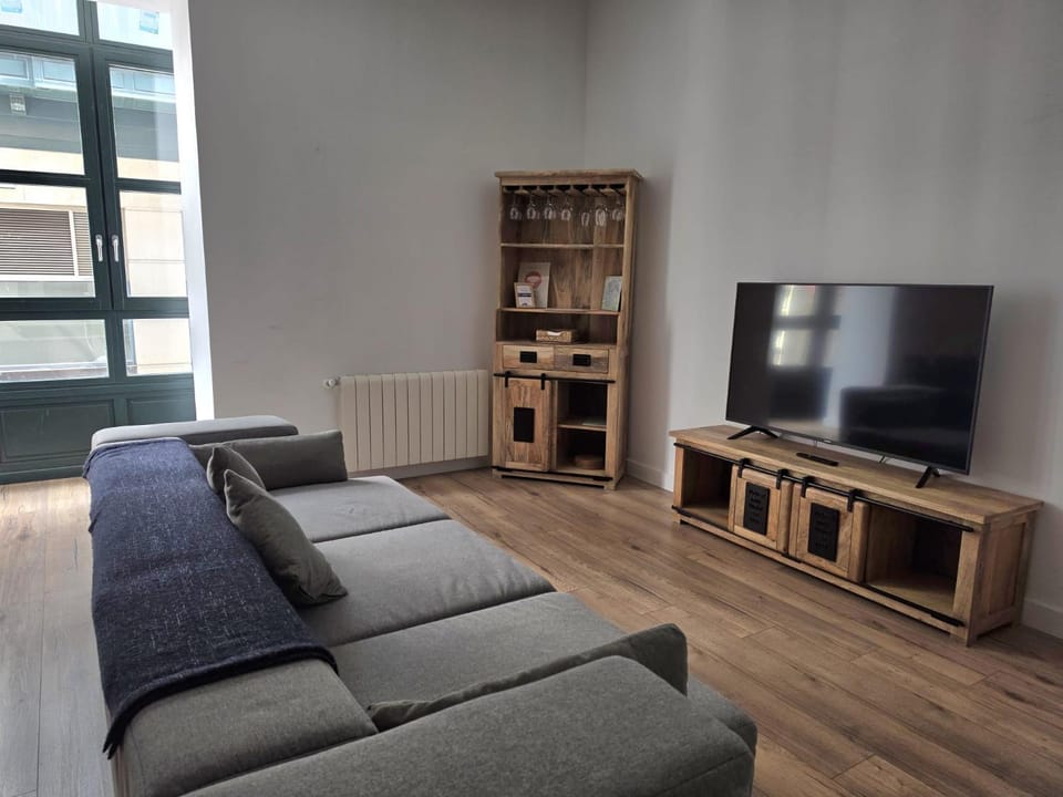 Communal lounge/ TV room, TV and multimedia, Living room