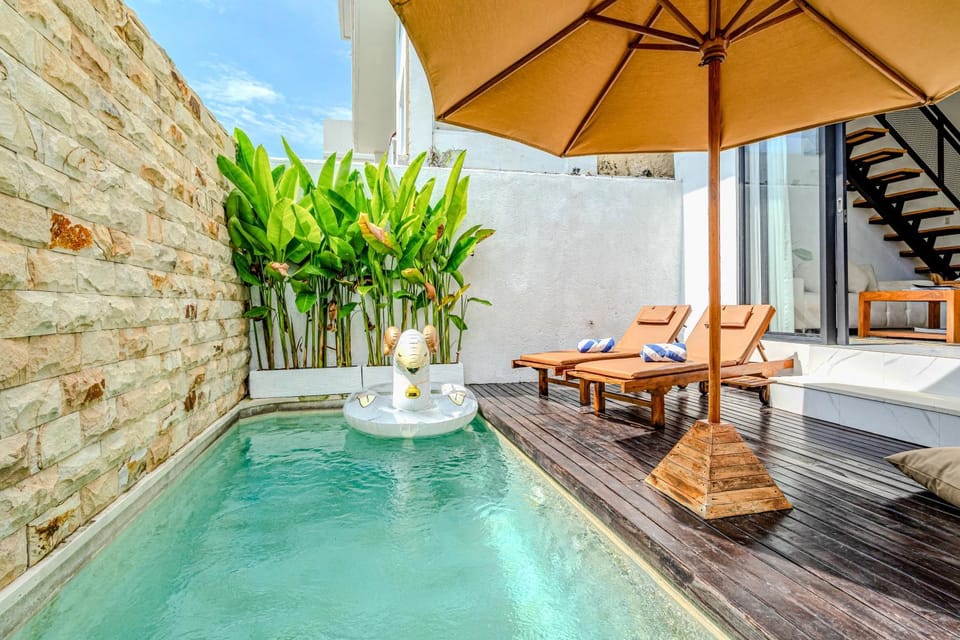 Day, View (from property/room), Seating area, Pool view, Swimming pool, sunbed