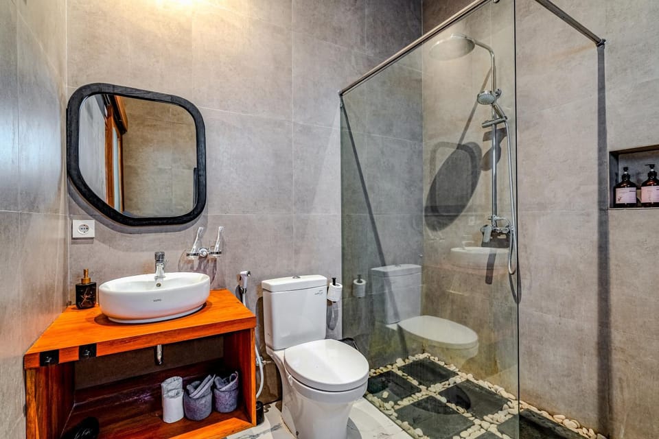 Shower, Toilet, Bathroom, bidet, towels