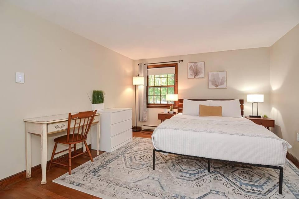 Master Bedroom with bath in a beautiful home Apartment in Shrewsbury