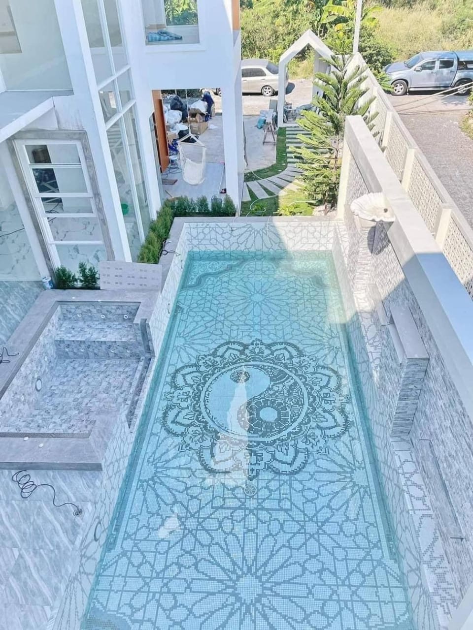 Swimming pool