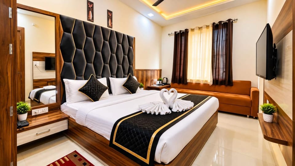 Communal lounge/ TV room, Bed, TV and multimedia, Living room, Photo of the whole room, Seating area, Evening entertainment, Bedroom, towels