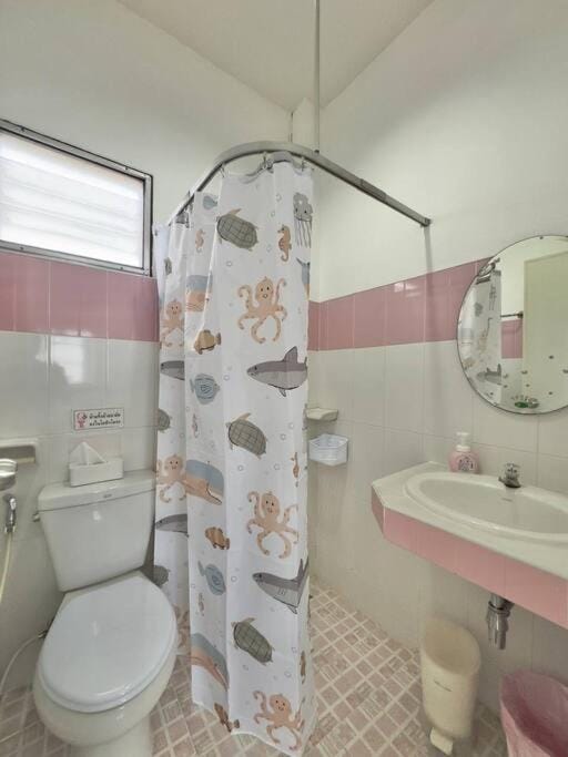 Shower, Toilet