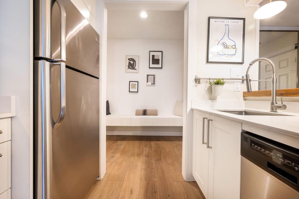 Kitchen or kitchenette, dishwasher