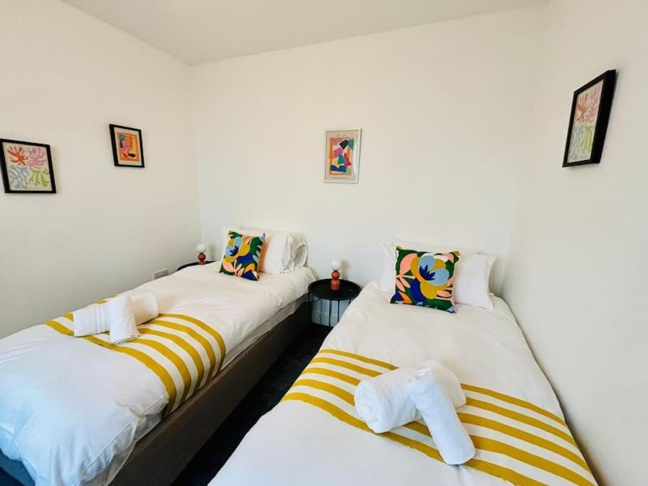 GL1 City Center & Docks - Parking - Sleeps up 6 ppl - Outside Space Apartment in Gloucester