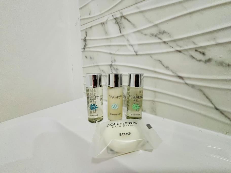 GL1 City Center & Docks - Parking - Sleeps up 6 ppl - Outside Space Apartment in Gloucester