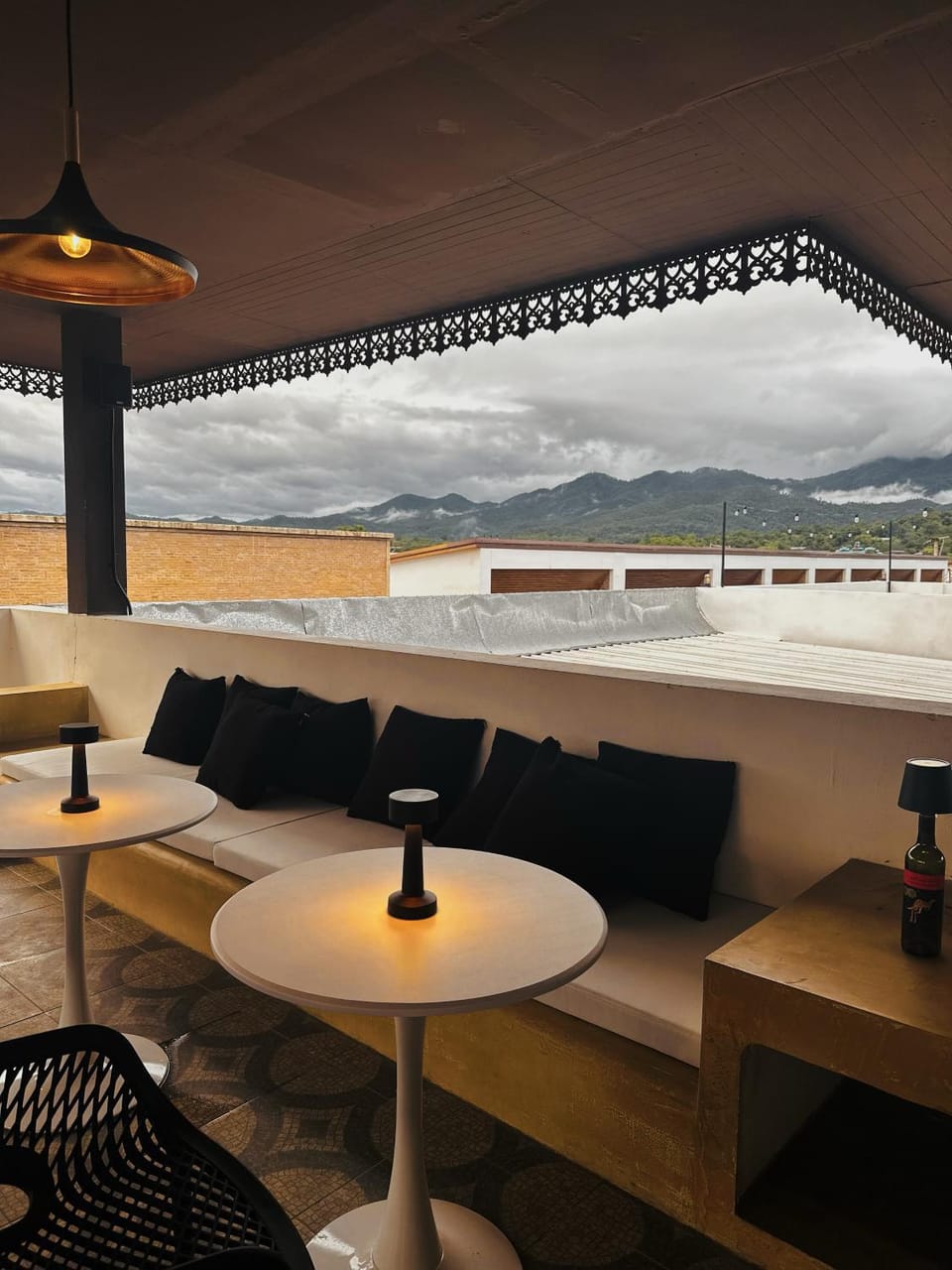 Restaurant/places to eat, Lounge or bar