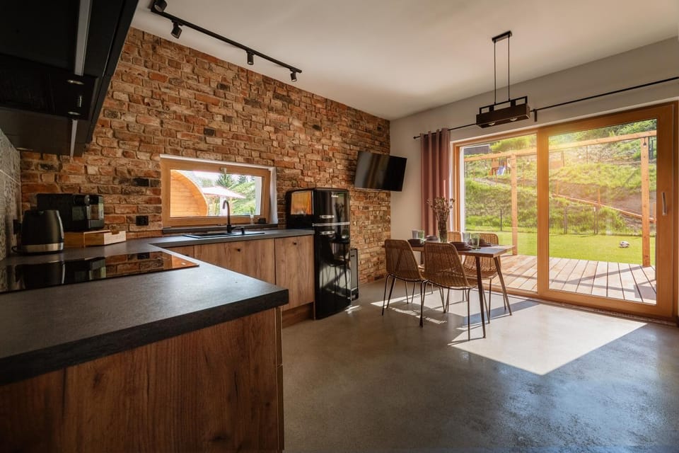 Apartament Pod Wzgórzem z Sauną, Jacuzzi i Basenem Villa in Lower Silesian Voivodeship