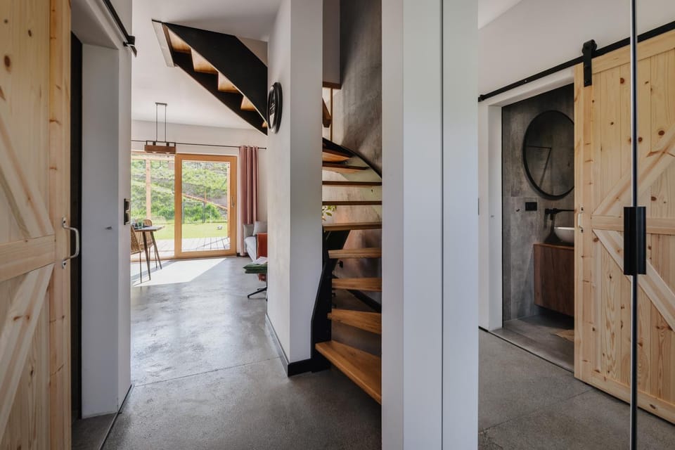 Apartament Pod Wzgórzem z Sauną, Jacuzzi i Basenem Villa in Lower Silesian Voivodeship