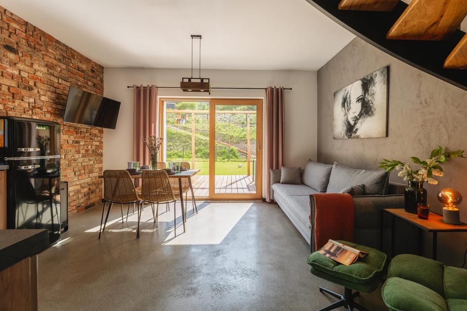 Apartament Pod Wzgórzem z Sauną, Jacuzzi i Basenem Villa in Lower Silesian Voivodeship