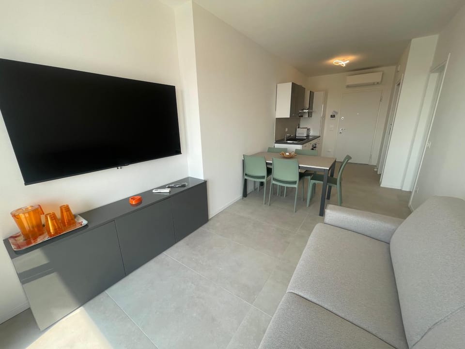 TV and multimedia, Living room, Dining area