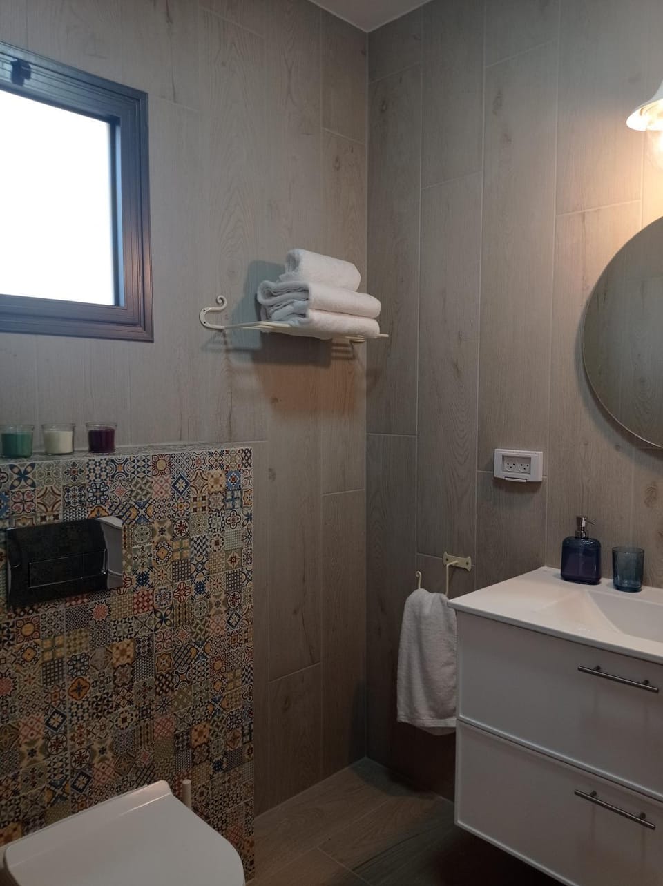 Bathroom, towels