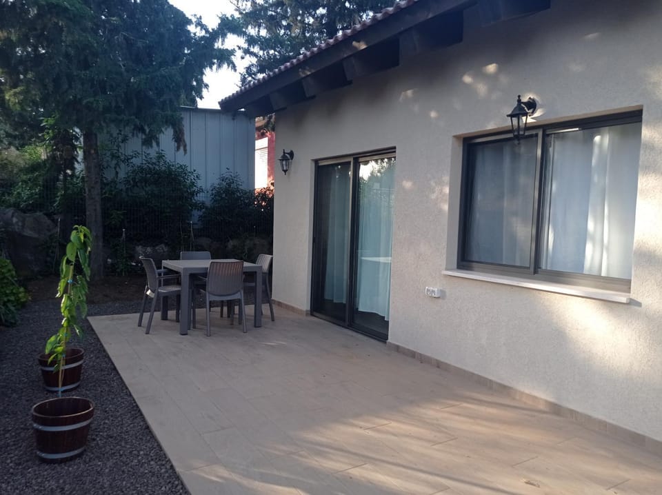 Property building, Garden, Balcony/Terrace, Garden view