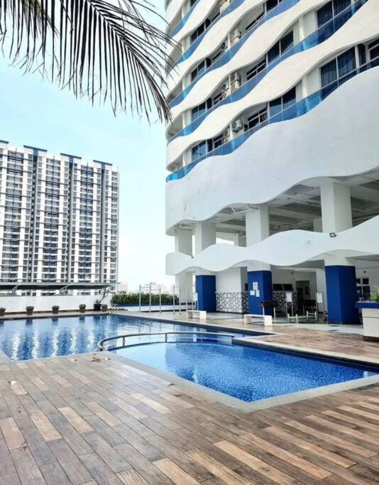 The Wave - 3R3BR Duplex Penthouse l 10 Pax l Near Jonker l A23A15 Apartment in Malacca