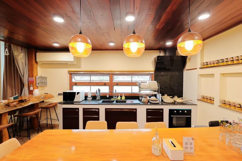 Kitchen or kitchenette, Family, microwave, toaster, kitchen
