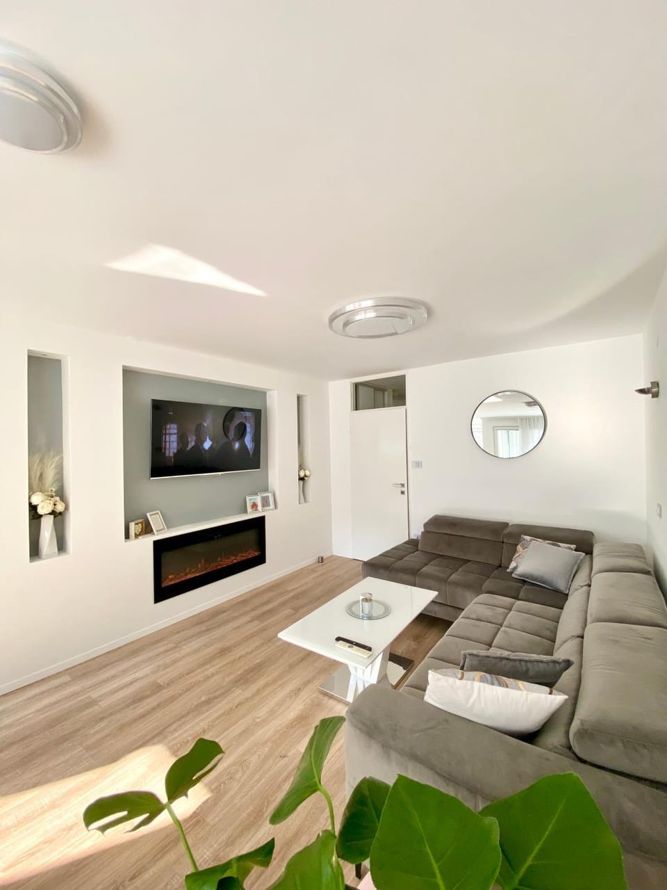 Black & White Hideaway with garage Apartment in Ljubljana