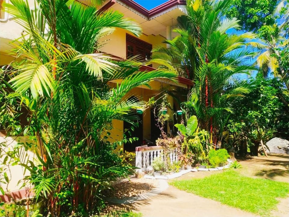 Green Shade Villa Apartment in Kamburugamuwa