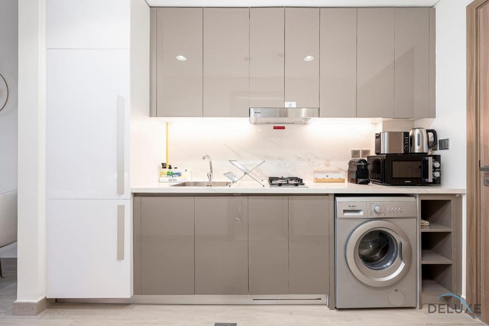 Coffee/tea facilities, Kitchen or kitchenette, stove, toaster, washing machine