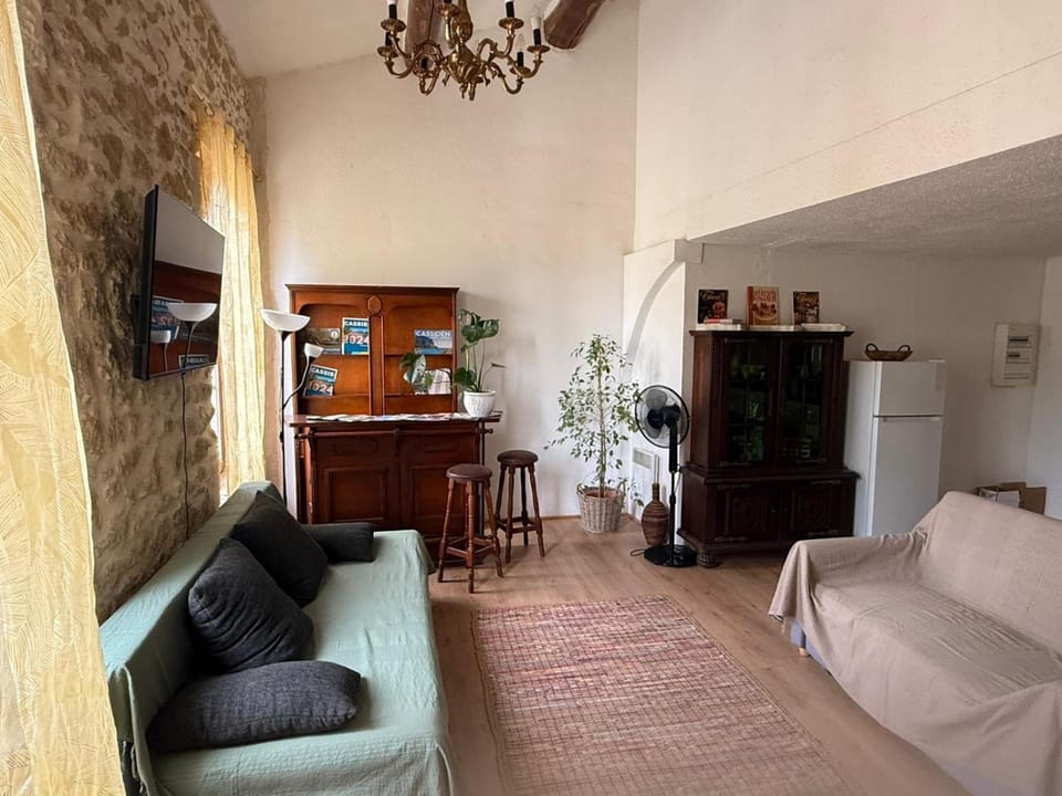 Chez Dragos centre ville Lauris Apartment in Provence-Alpes-Côte d'Azur