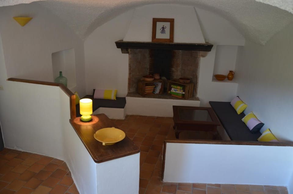 Living room, Quiet street view