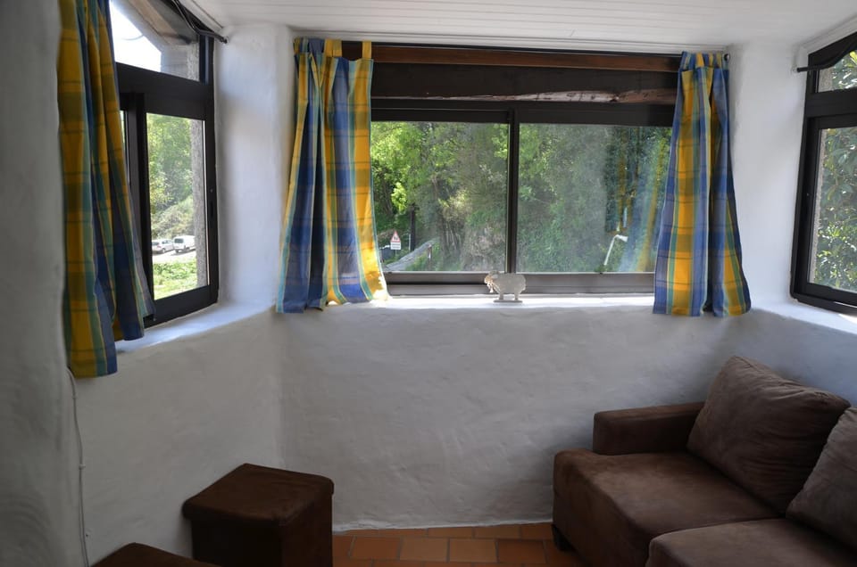 TV and multimedia, Balcony/Terrace, Living room, Seating area, Garden view, Mountain view