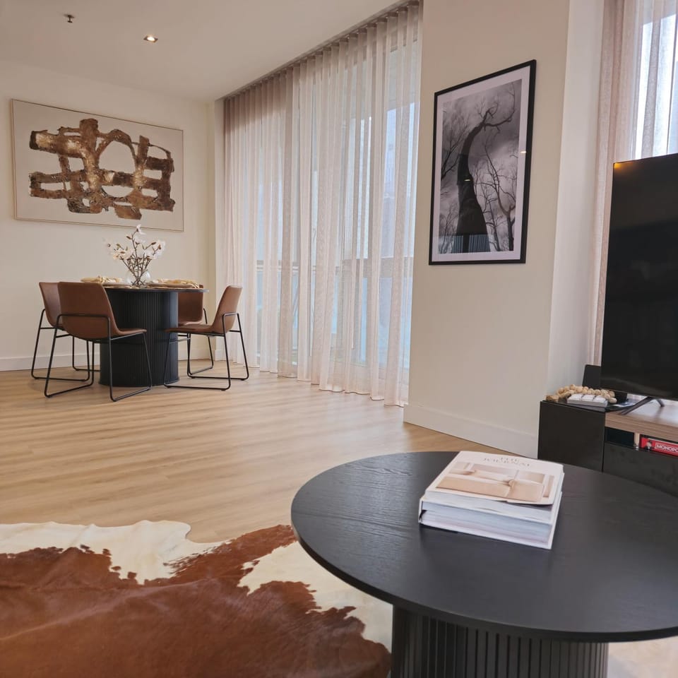Communal lounge/ TV room, TV and multimedia, Balcony/Terrace, Living room, Seating area, Dining area, Evening entertainment