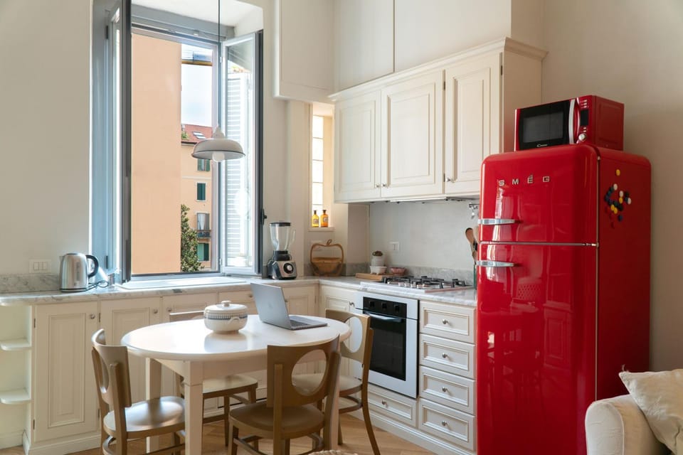 Kitchen or kitchenette, Dining area, oven, pet friendly, stove